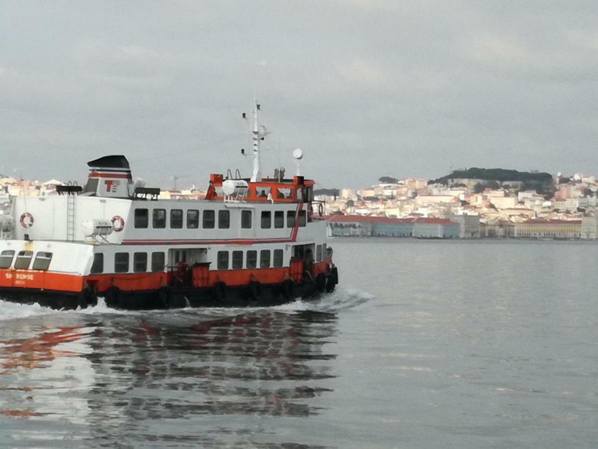 Besthomestay- Caparica Lisbon * Almada